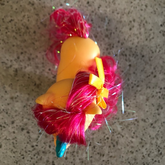 Gi-Go Pony Wonderland Figure Yellow Unicorn Pink Sparkle Hair Moon and Cloud - Picture 8 of 10